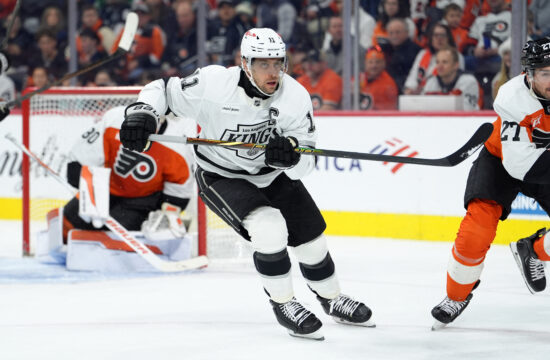 Anže Kopitar; NHL: Los Angeles Kings at Philadelphia Flyers