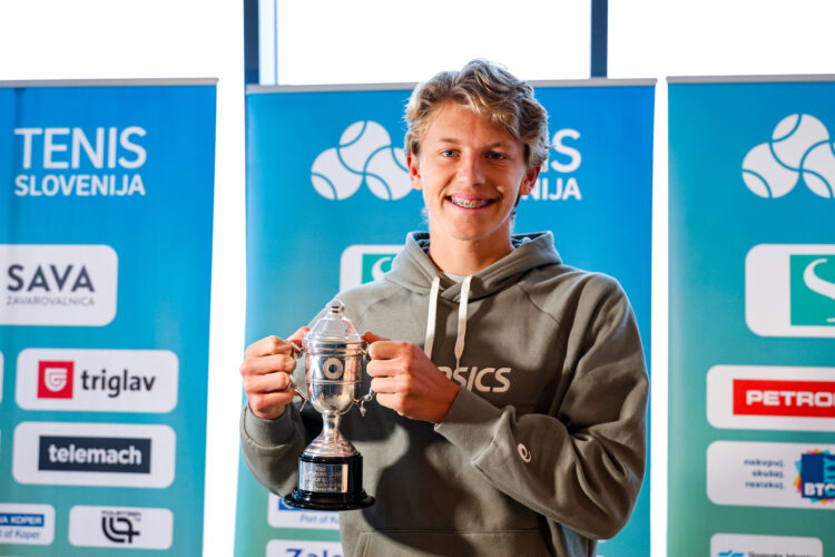 Ziga Sesko, Junior Australian Open winner with his trophy at press conference