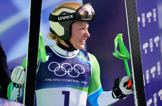 Ilka Štuhec pristala v snegu