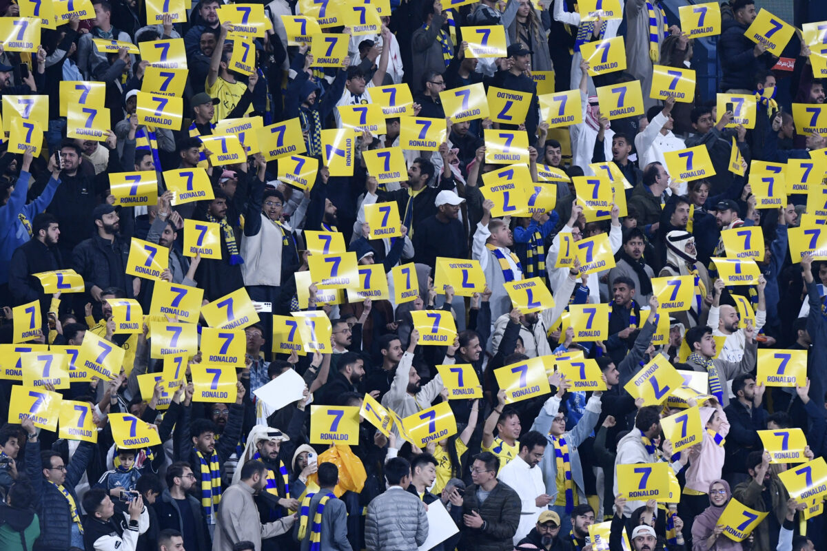 Liga proti Ronaldu, navijači pa na njegovi strani (VIDEO)