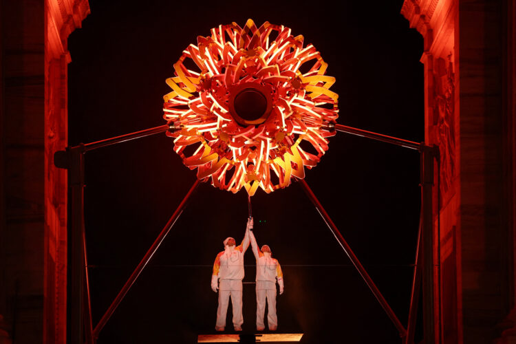 Zgodovinski trenutek Domna in Nike Prevc, ogenj gori