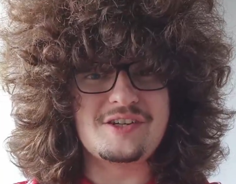 492 dni brez škarij! Bo Šeško rešil navijača? (VIDEO)