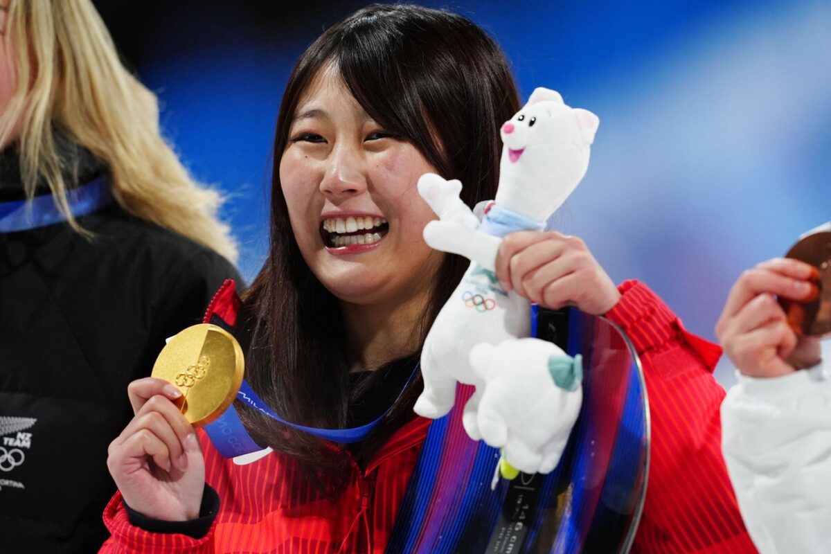 Japonska deskarka do olimpijskega zlata v akrobatskih skokih