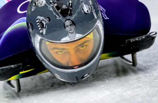 Olimpijski ne za čelado s pretresljivim sporočilom