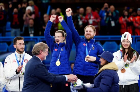 Švedski dvojici zlata olimpijska medalja v krlingu