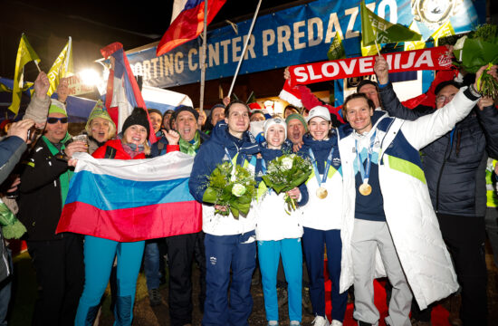 Rdeča preproga za zlate slovenske skakalce (FOTO)