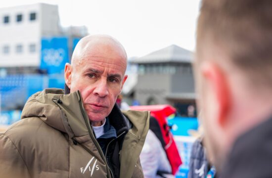 Predsednik obiskal slovensko hišo, Peter Prevc počaščen