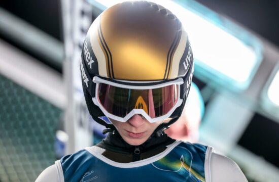 Nika Prevc kljub zmagi v solzah