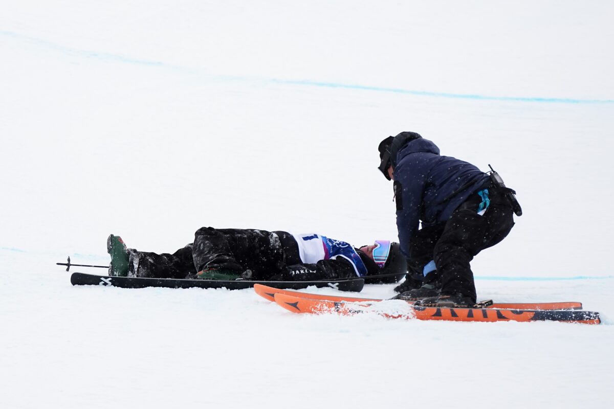 Nov hud padec smučarja prostega sloga