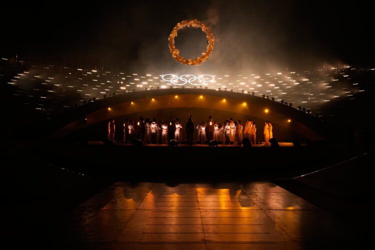 Zastor nad Milanom in Cortino, olimpijski ogenj ugasnil