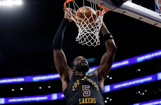 Samozavest centra Los Angeles Lakers tarča posmeha