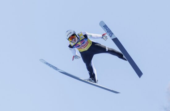 Domen Prevc v finalni seriji v vlogi lovca