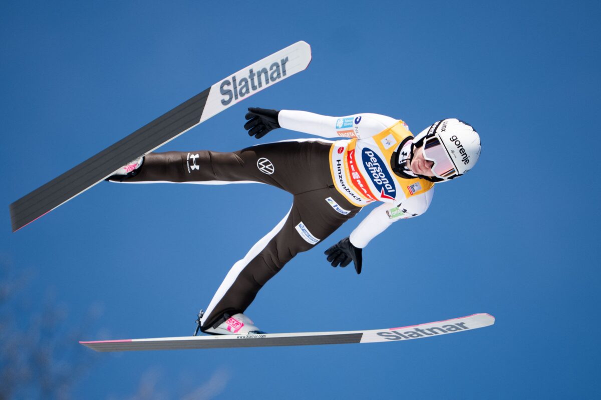 Nika Prevc druga v kvalifikacijah Hinzenbacha, pravkar poteka prva serija