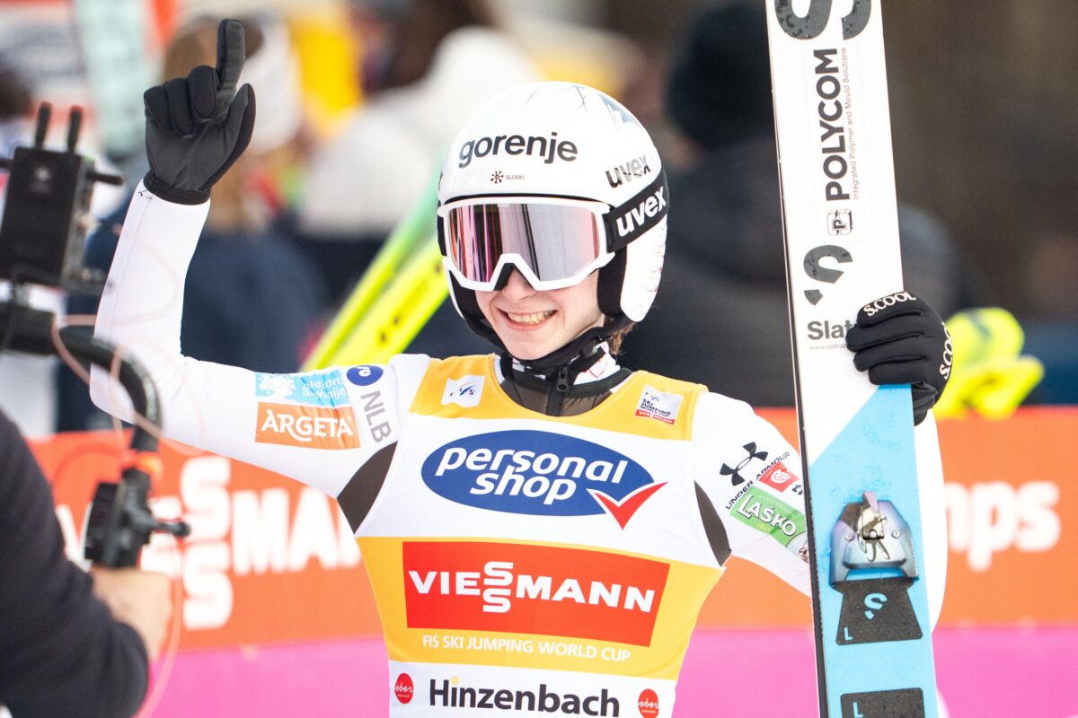 V Hinzenbachu še druga tekma skakalk