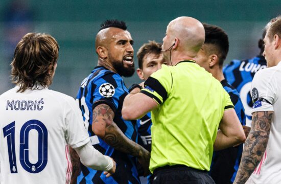 Milan, Italy. 25th Nov, 2020. Arturo Vidal of Internazionale (L) argues with Referee Anthony Taylor (R) during the UEFA Champions League Group B stage
