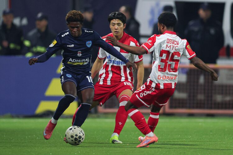 Pancevo, Serbia. 14th Feb, 2026. Zeleznicar's Pedro Simao (L) during Serbian Superleague football match between Crvena Zvezda (Red Star) and Zeleznicar Pancevo on February 14. 2026. in Pancevo, Serbia. (photo by Pedja Milosavljevic/STARSPORT )