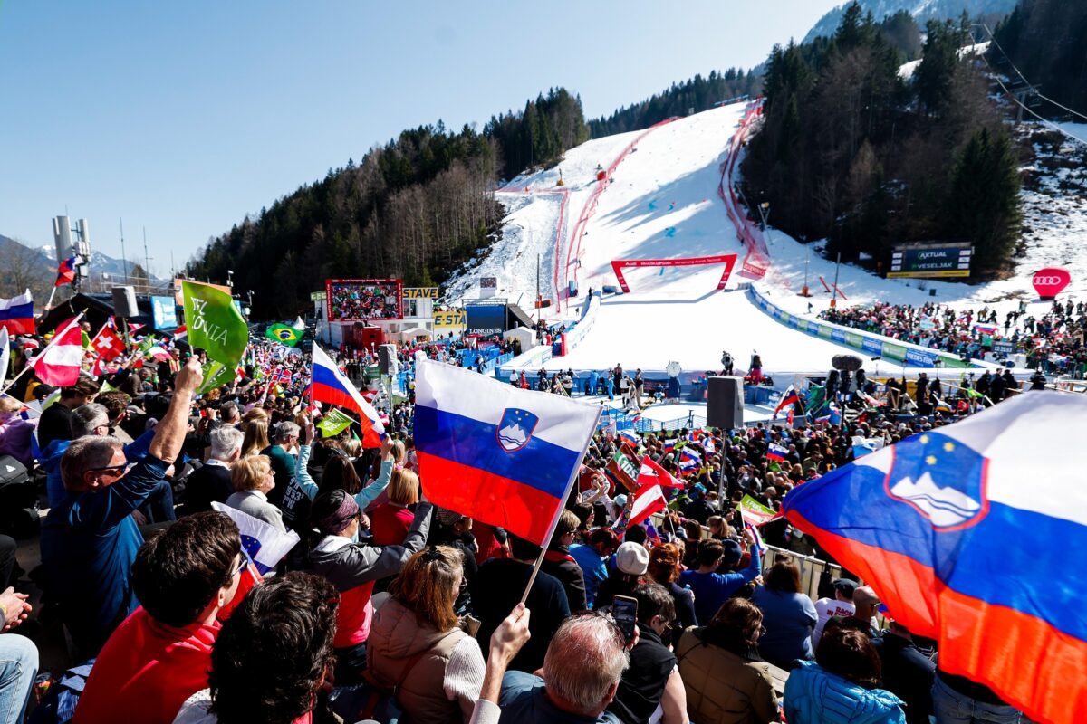 Clement Noël odpira, Miha Oserban zapira