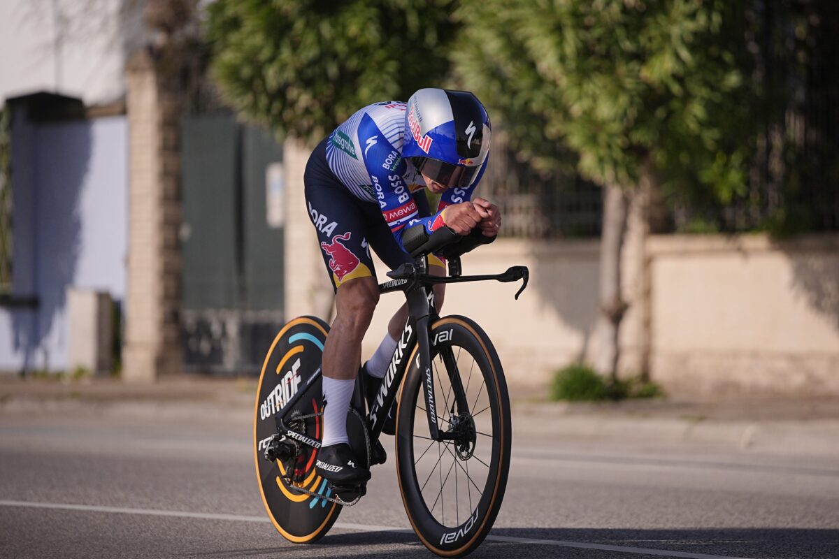 Dober uvod v sezono: Roglič hitrejši od glavnega favorita