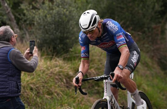 Van der Poelu sijajen zaključek, Roglič tik za deseterico