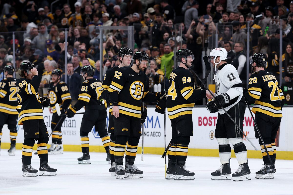 Hokejisti Bostona so se poklonili Kopitarju (VIDEO)