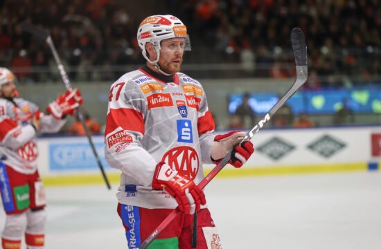 Grozljivi prizori na Koroškem, kakšno je stanje hokejista?