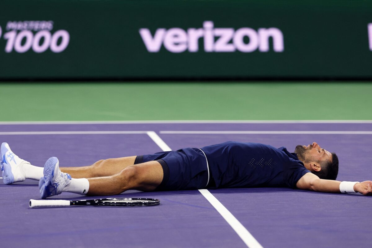 Tenis dolgočasen? Poglejte to Novakovo točko (VIDEO)