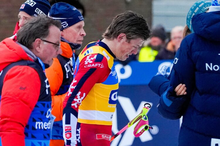 Drammen 20260312. Johannes Høsflot Klæbo after a fall with several runners during the World Cup sprint cross-country race in Drammen. Photo: Lise Åserud / NTB This text is auto translated