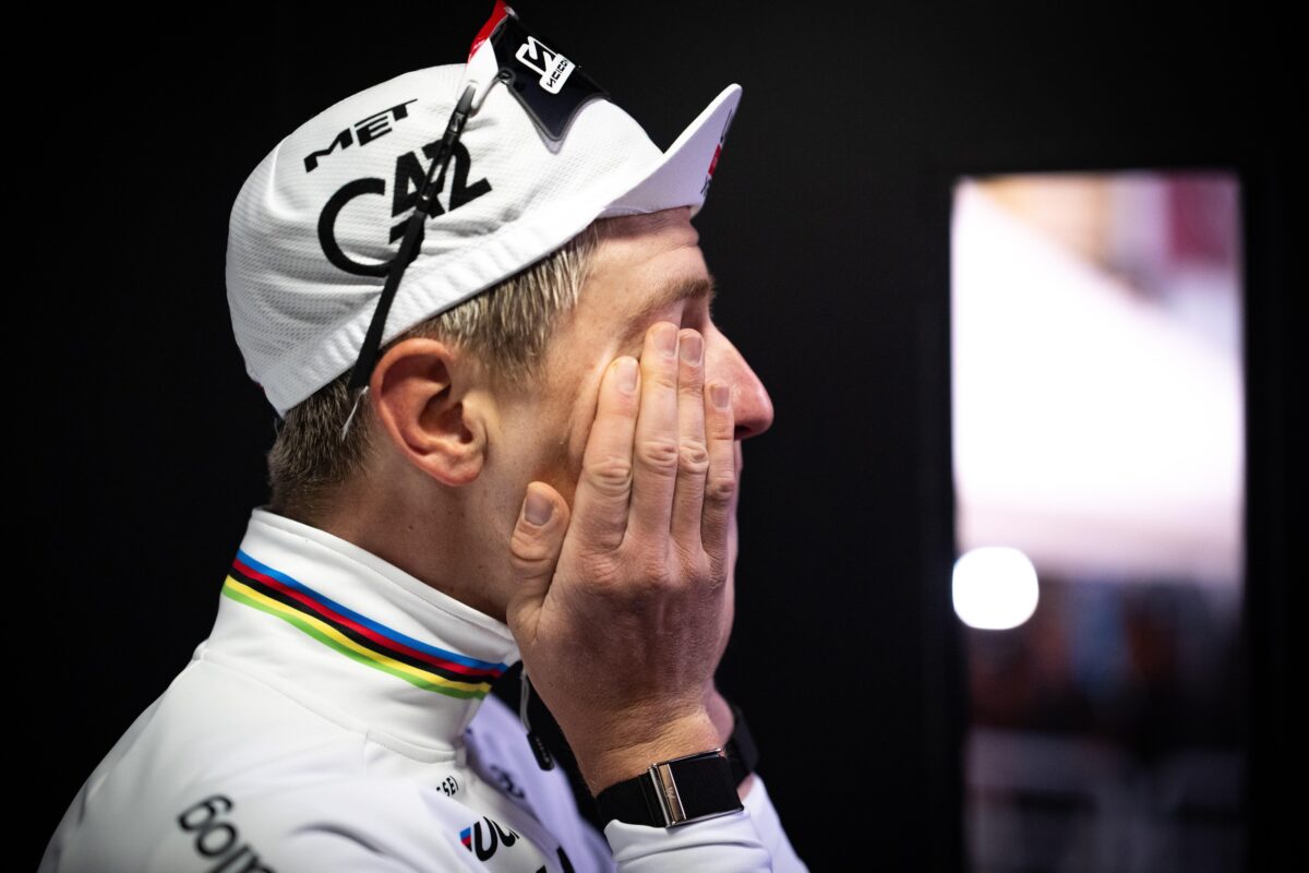 Velika minusa za Tadeja Pogačarja