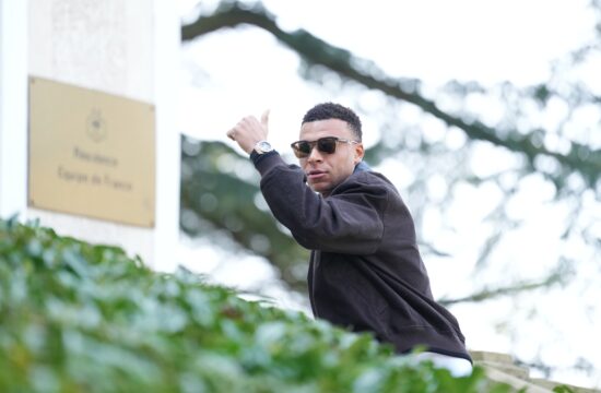 Saj ne more biti res? Mbappeju pregledali napačno koleno