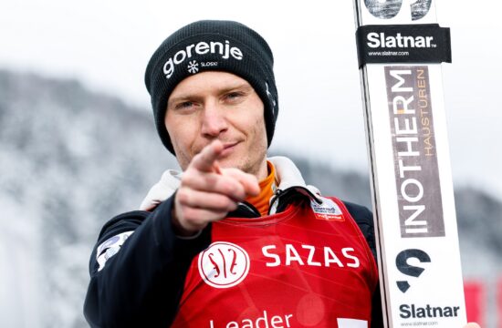 Lanišek in Prevc ukrotila veter in sneg za sanjski uvod v Planico