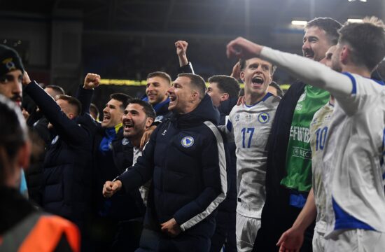 Bosanci slavijo: Gorelo bo, zdaj “padajo” še Italijani