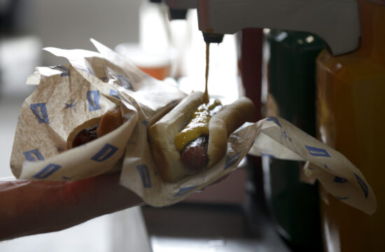 Bi naročili hrenovko za 100 dolarjev? (VIDEO)