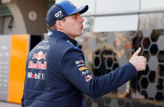 Incident: Max Verstappen novinarja “brcnil” iz dvorane