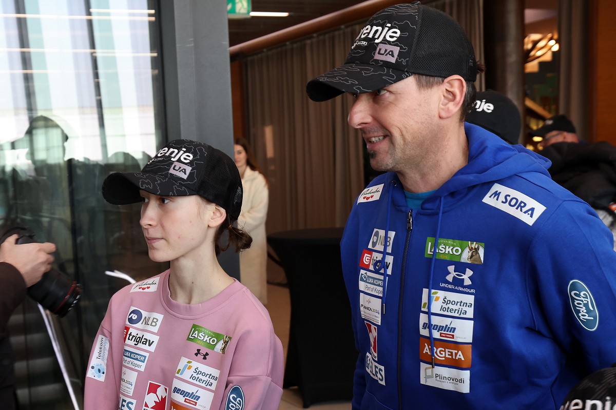 Popeljal jo je na vrh, zdaj o skokih ne govorita