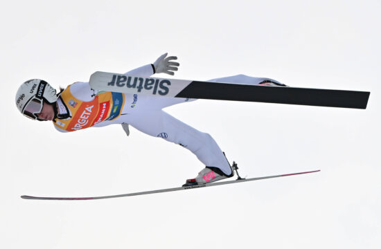 Nika Prevc v Planici postavila nov svetovni rekord