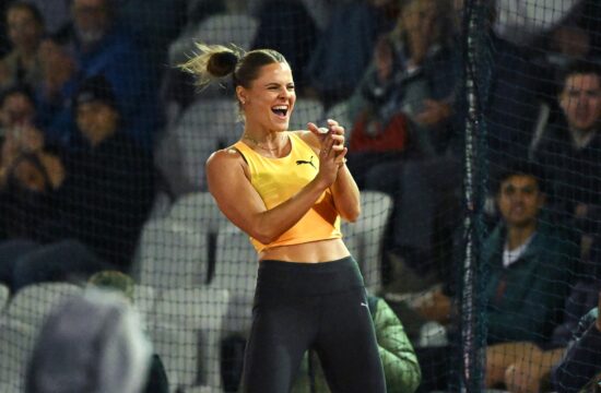 Zmagovita vrnitev olimpijske prvakinje v skoku s palico