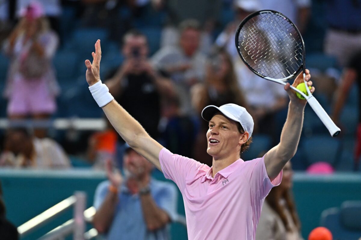 Sinner prvi po Federerju s sončnim dvojčkom (VIDEO)