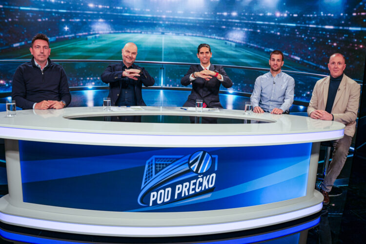 Pod prečko: Najboljši strelec v reprezentanci postal žrtev (VIDEO)