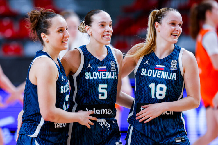 Slovenska ženska košarkarska reprezentanca