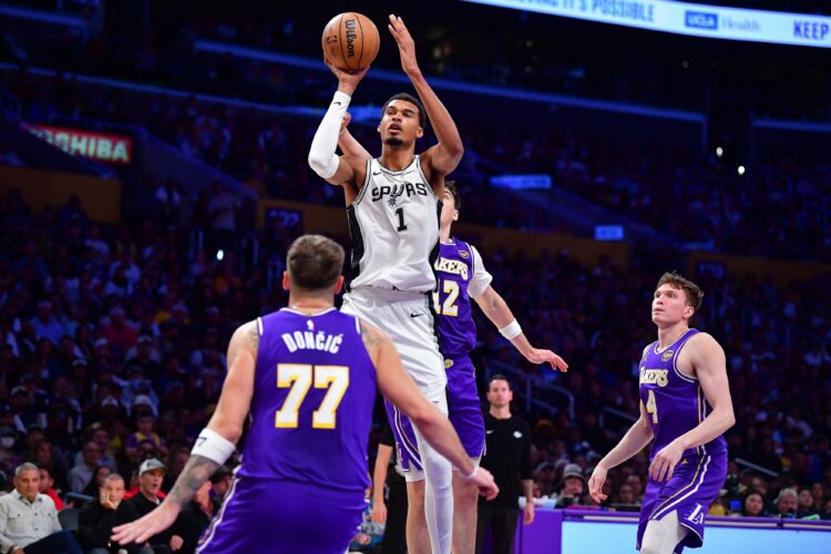 NBA: San Antonio Spurs at Los Angeles Lakers