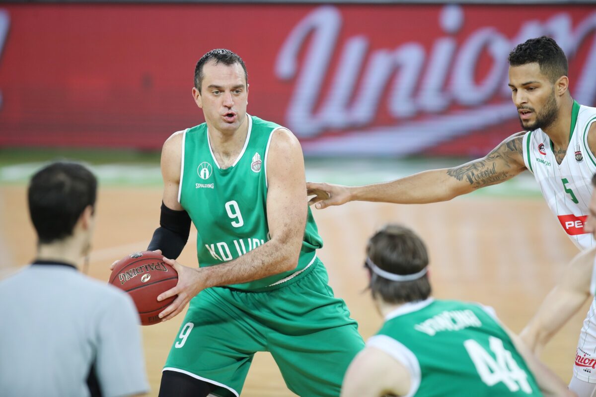 Jasmin Hukić znova na parketu