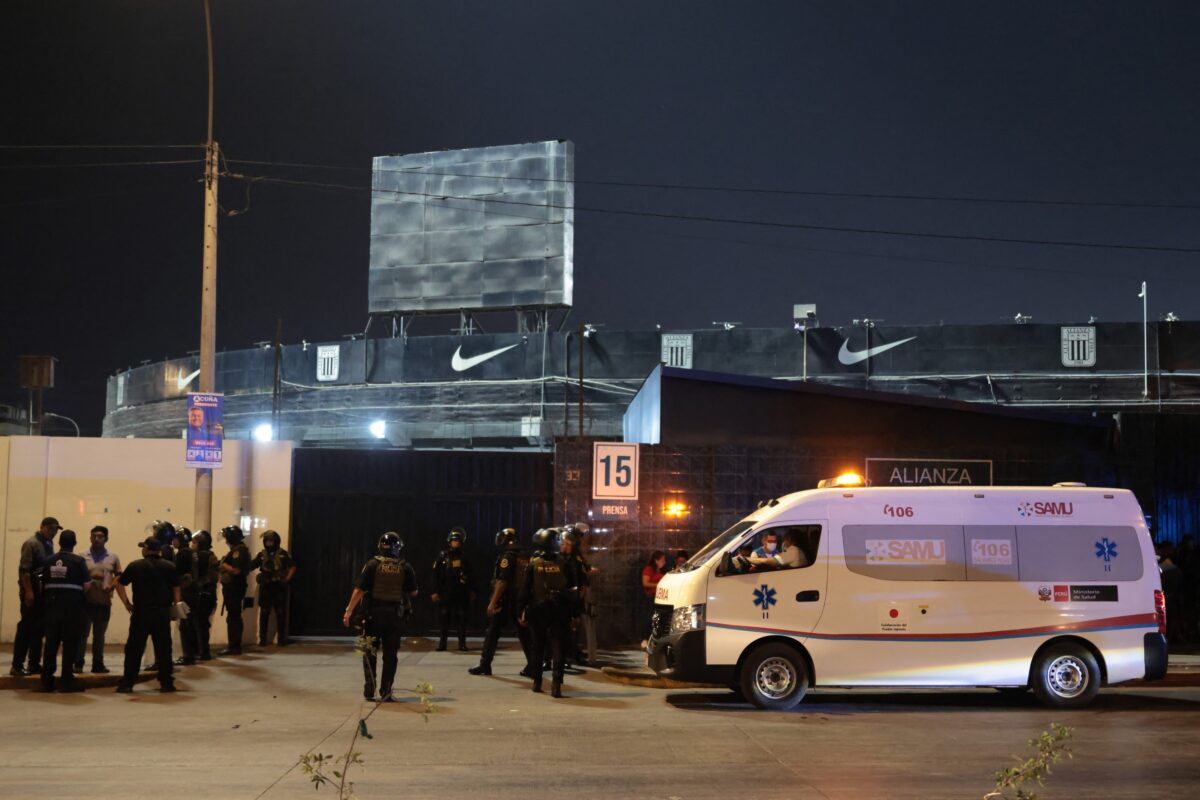 Nočna mora: zid se je zrušil na navijače in jih pokopal