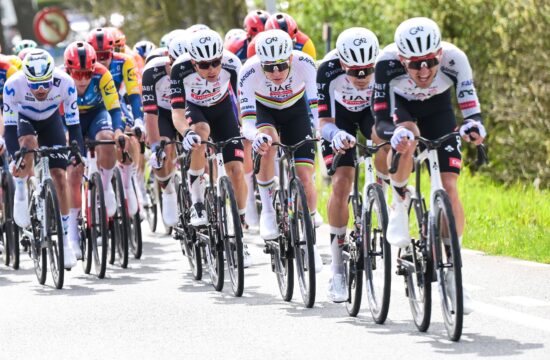 Tadej Pogačar v boju za drugi spomenik sezone