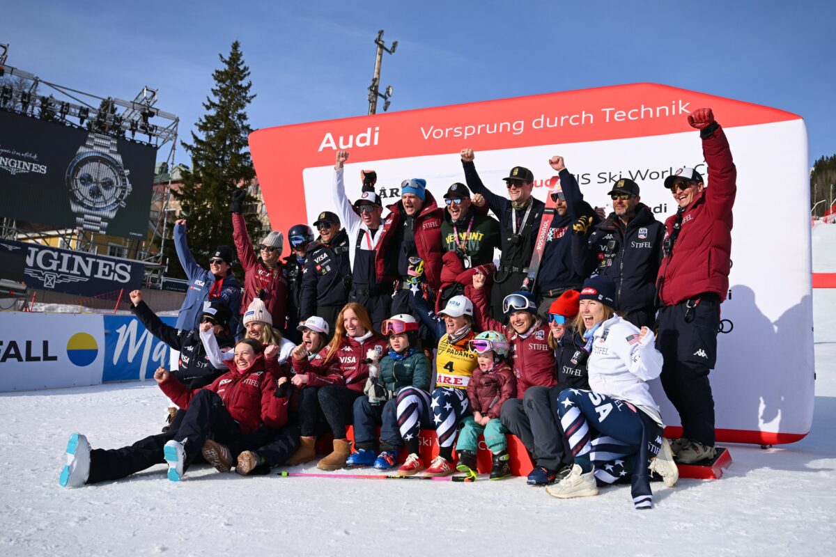 Ameriške smučarke po slovenskih notah