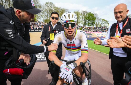 Po vseh težavah drugi, Pogačar brez izgovorov: Van Aert si je zaslužil zmago