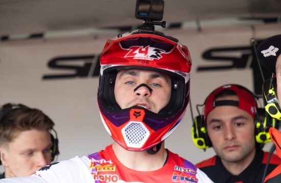 Gajser padal in bil na koncu osmi