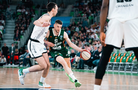 Nikolić brez iskanja alibijev, Mitrović izpostavil nenavadne številke