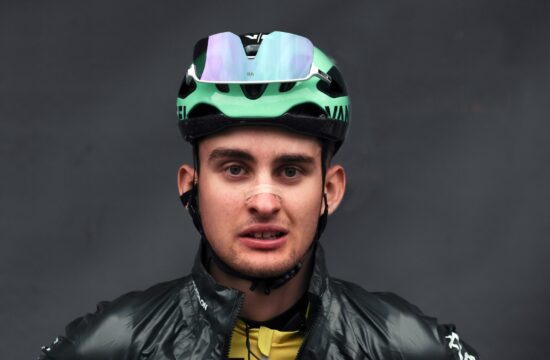 Emmanuel Macron v boj proti Pogačarjevi ekipi