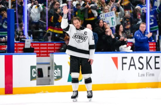 Kopitarjeva podaja dovolj le za točko v Vancouvru