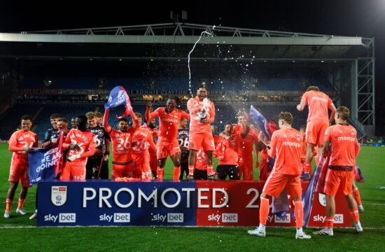 Po četrt stoletja se vračajo v elitno angleško družbo